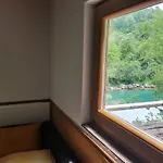 Potok Kuca Sa Bazenom 샬레 코니츠