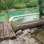 샬레 Potok Kuca Sa Bazenom