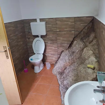 Domek alpejski Potok Kuca Sa Bazenom *