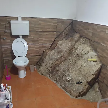 Potok Kuca Sa Bazenom *
