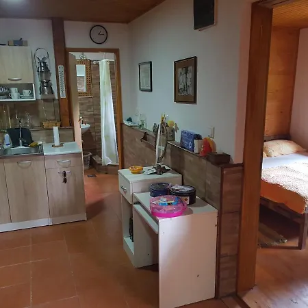 Potok Kuca Sa Bazenom