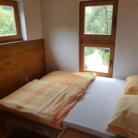 Domek alpejski Potok Kuca Sa Bazenom *