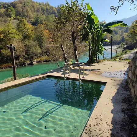 Potok Kuca Sa Bazenom